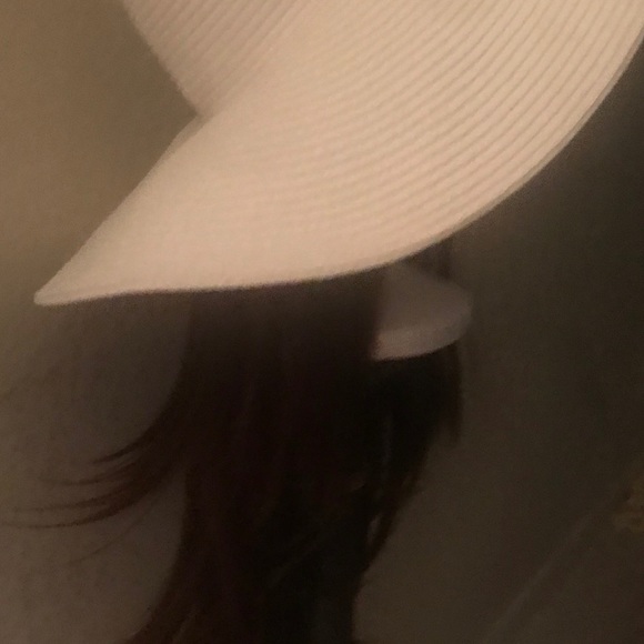 Beautiful Wig and Hat main image 4